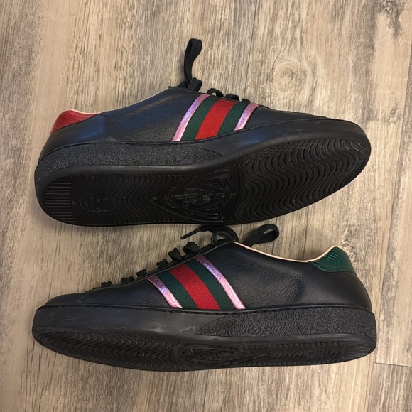 Men’s Gucci Sneaker - Picture 3 of 5